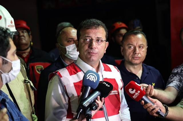 İkitelli Çevre Sanayi Sitesindeki büyük yangının bilançosu gün ağarınca ortaya çıktı