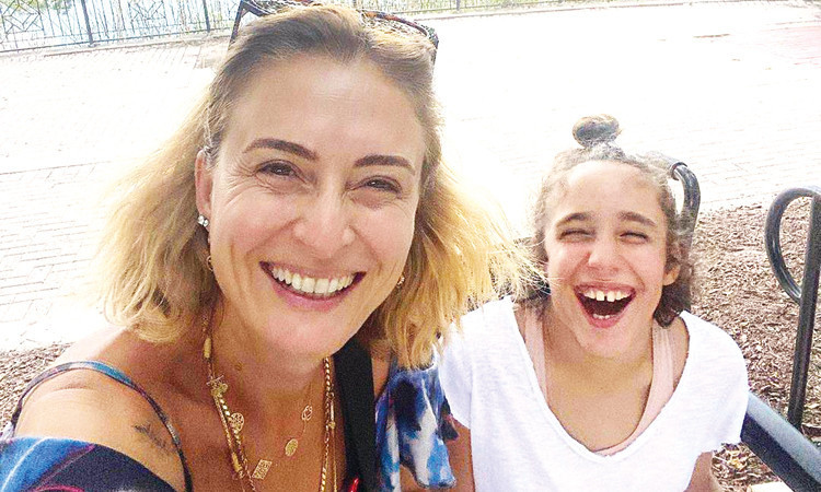 Masrafları kızım karşılıyor Masrafları kızım karşılıyor