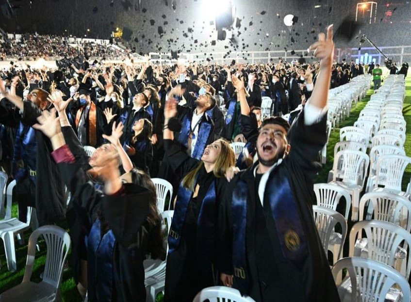 Perihan Savaşın büyük gururu... Ablası da yalnız bırakmadı Perihan Savaşın büyük gururu... Ablası da yalnız bırakmadı