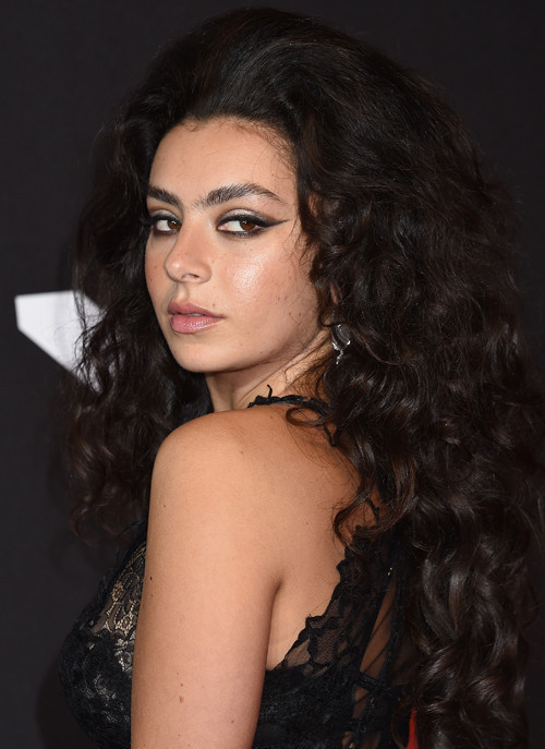 MTV Video Müzik Ödülleri 2021 dağıtıldı: Kalpli mesaj MTV Video Müzik Ödülleri 2021 dağıtıldı: Kalpli mesaj