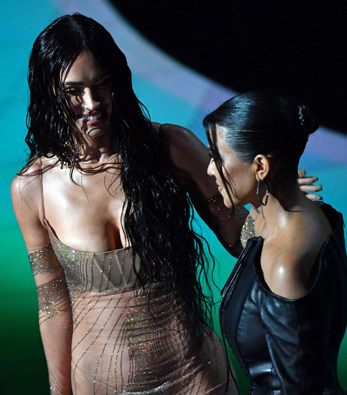 MTV Video Müzik Ödülleri 2021 dağıtıldı: Kalpli mesaj MTV Video Müzik Ödülleri 2021 dağıtıldı: Kalpli mesaj