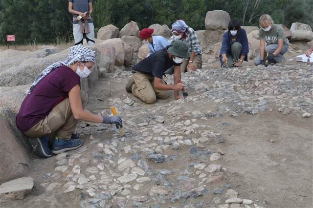 Uşaklı Höyükte 3 bin 500 yıllık mozaik bulundu