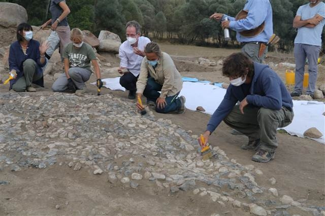 Uşaklı Höyükte 3 bin 500 yıllık mozaik bulundu