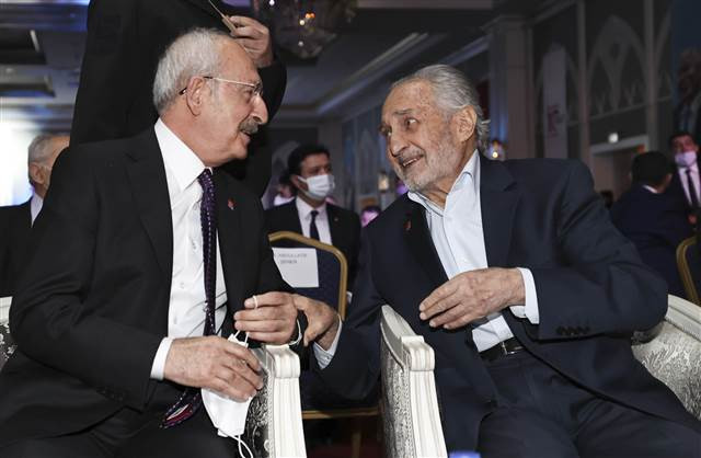 Milli Görüş siyasetinin önde gelen isimlerinden Oğuzhan Asiltürk hayatını kaybetti