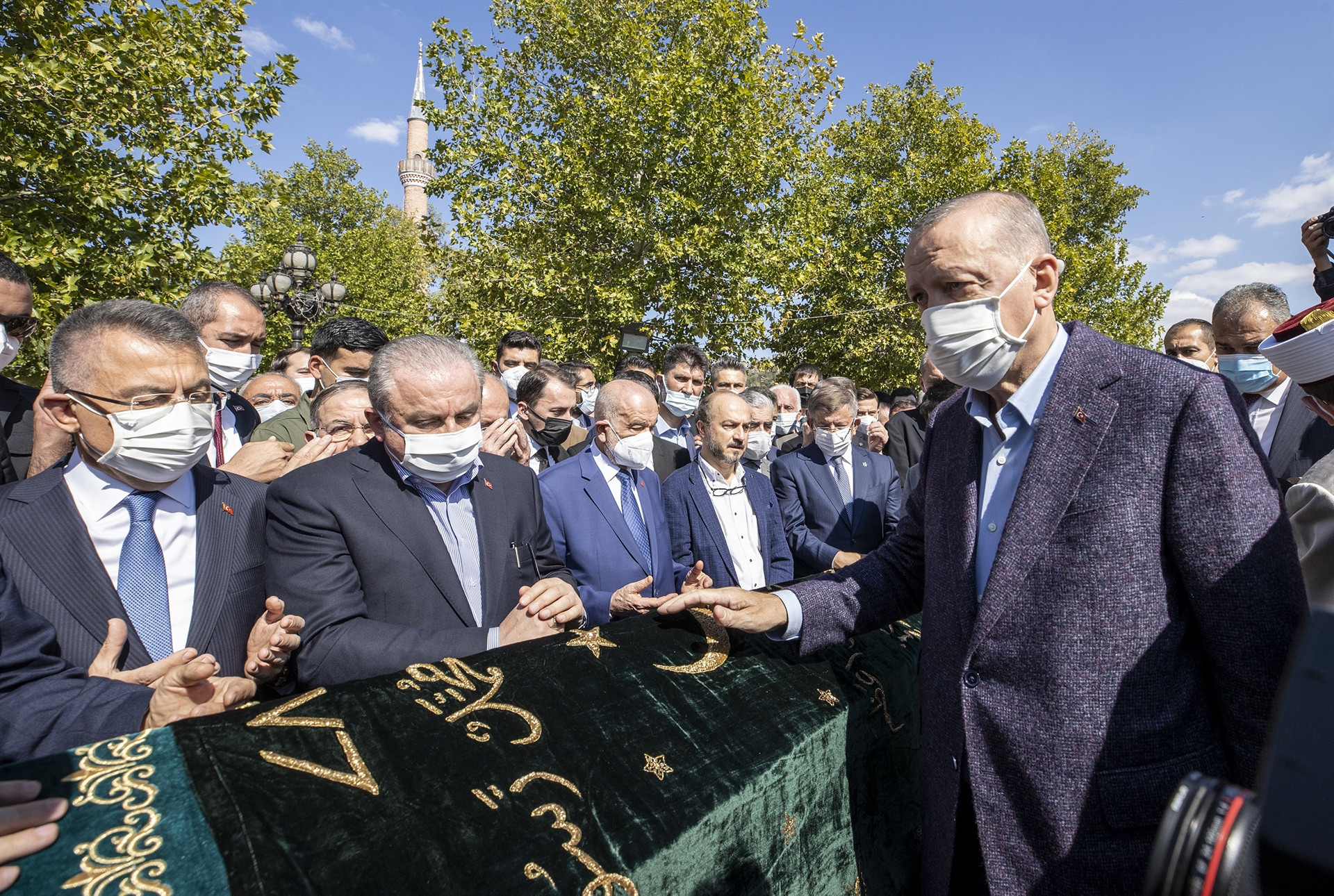 Oğuzhan Asiltürk son yolculuğuna uğurlandı