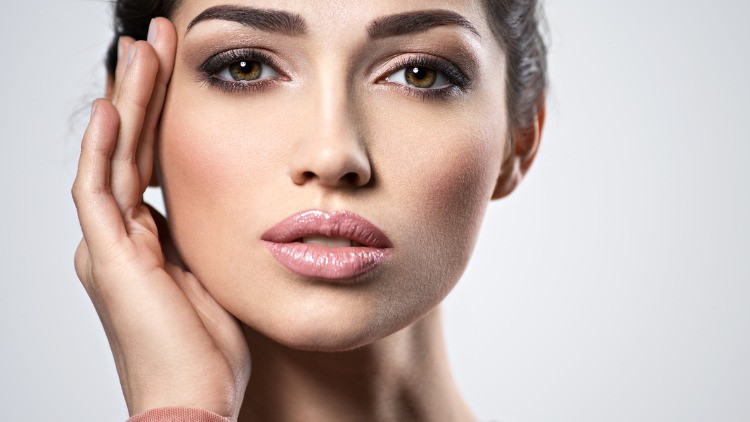 Adım Adım Buğulu Göz Makyajı Yapılışı