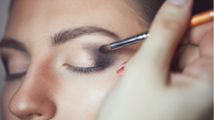 Buğulu Göz Makyajı Nasıl Yapılır Yeni Başlayanlar İçin Adım Adım Buğulu Göz Makyajı Tüyoları