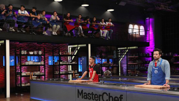 MasterChefte düelloyu kim kazandı, kimler kaptan oldu 18 Ekim Pazartesi (Dün akşam) MasterChefte kazanan isim avantajı aldı... MasterChefte düelloyu kim kazandı, kimler kaptan oldu 18 Ekim Pazartesi (Dün akşam) MasterChefte kazanan isim avantajı aldı...