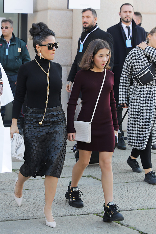PAPARAZZİLER YAKALIYORDU PAPARAZZİLER YAKALIYORDU