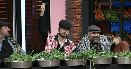 MasterChef’te düelloyu kim kazandı, dün gece avantajı kim aldı 25 Ekim MasterChef kaptanlık oyununu kazanan takım belli oldu MasterChef’te düelloyu kim kazandı, dün gece avantajı kim aldı 25 Ekim MasterChef kaptanlık oyununu kazanan takım belli oldu