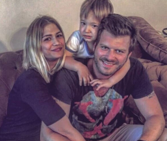 ÜÇ KARDEŞİ DAHA VAR ÜÇ KARDEŞİ DAHA VAR