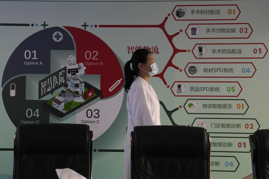 Vuhanda yaşananları dünyaya duyurmuştu... Ailesi dünyaya seslendi: Kızımız ölüyor