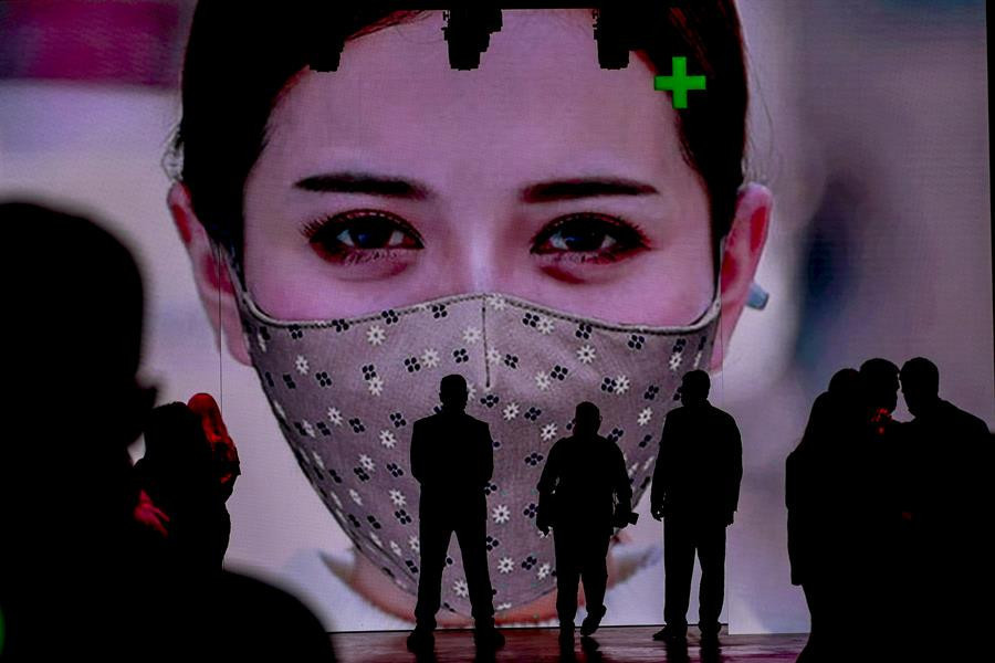 Vuhanda yaşananları dünyaya duyurmuştu... Ailesi dünyaya seslendi: Kızımız ölüyor