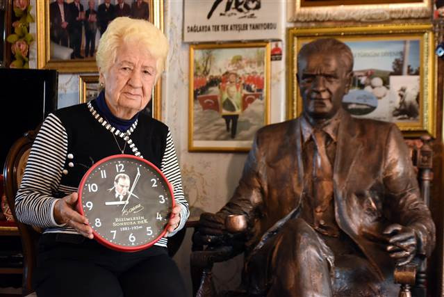 Atatürk müzesine çevirdiği evinde, tüm saatler 09.05i gösteriyor