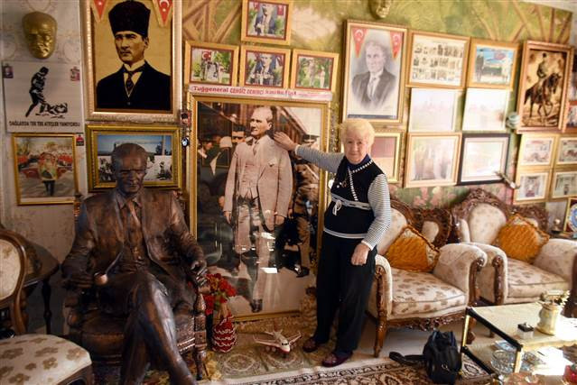 Atatürk müzesine çevirdiği evinde, tüm saatler 09.05i gösteriyor