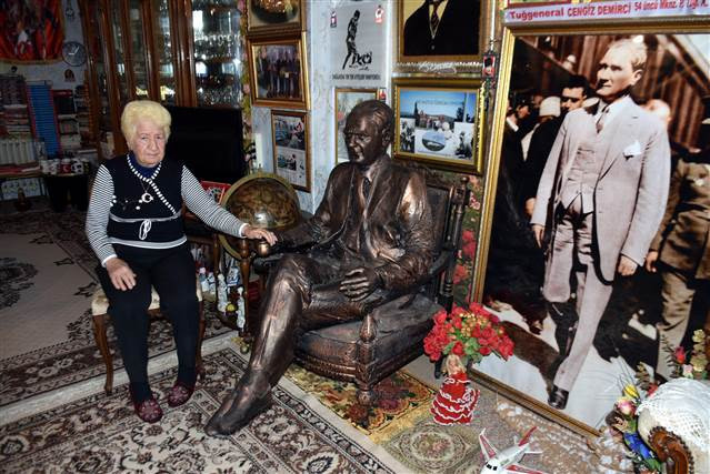 Atatürk müzesine çevirdiği evinde, tüm saatler 09.05i gösteriyor