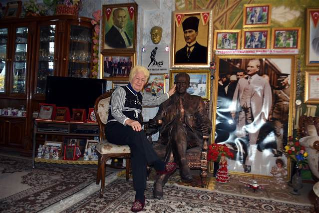 Atatürk müzesine çevirdiği evinde, tüm saatler 09.05i gösteriyor