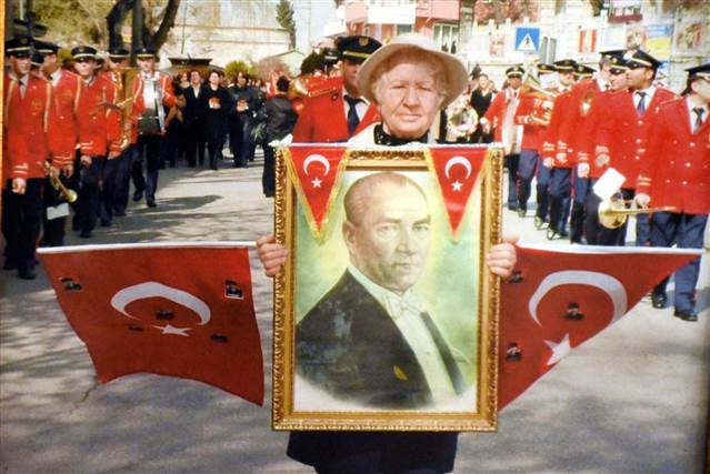 Atatürk müzesine çevirdiği evinde, tüm saatler 09.05i gösteriyor