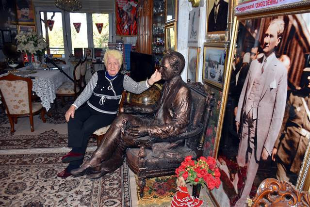 Atatürk müzesine çevirdiği evinde, tüm saatler 09.05i gösteriyor