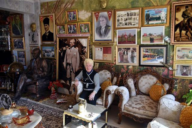 Atatürk müzesine çevirdiği evinde, tüm saatler 09.05i gösteriyor