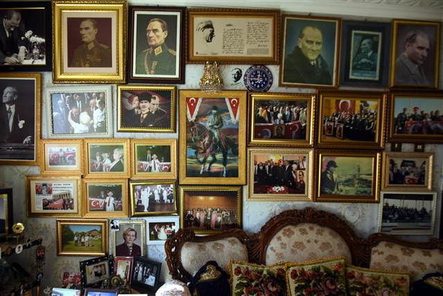 Atatürk müzesine çevirdiği evinde, tüm saatler 09.05i gösteriyor