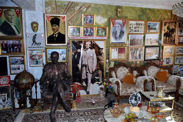 Atatürk müzesine çevirdiği evinde, tüm saatler 09.05i gösteriyor