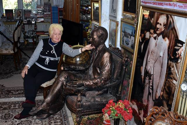 Atatürk müzesine çevirdiği evinde, tüm saatler 09.05i gösteriyor