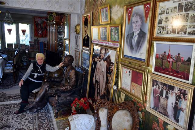 Atatürk müzesine çevirdiği evinde, tüm saatler 09.05i gösteriyor