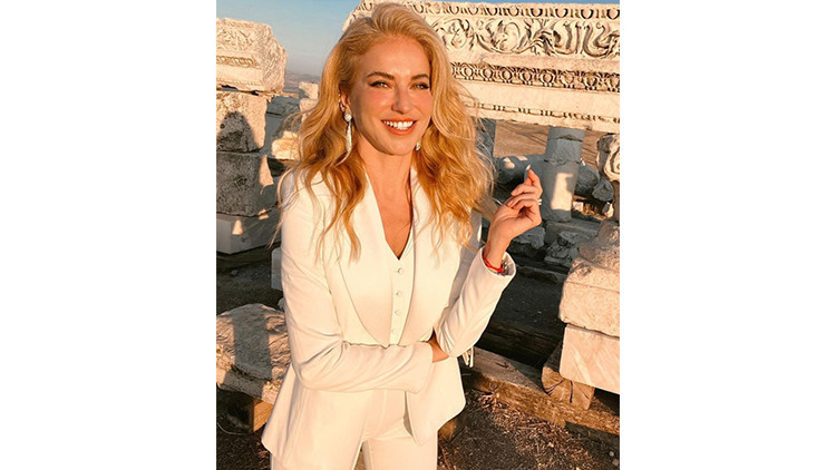 BURCU ESMERSOY KİMDİR, KAÇ YAŞINDA