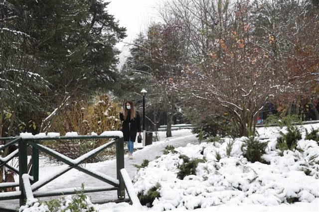 Son dakika... Meteoroloji uyarmıştı Kar yağışı etkili oldu: Her yer beyaza büründü Son dakika... Meteoroloji uyarmıştı Kar yağışı etkili oldu: Her yer beyaza büründü