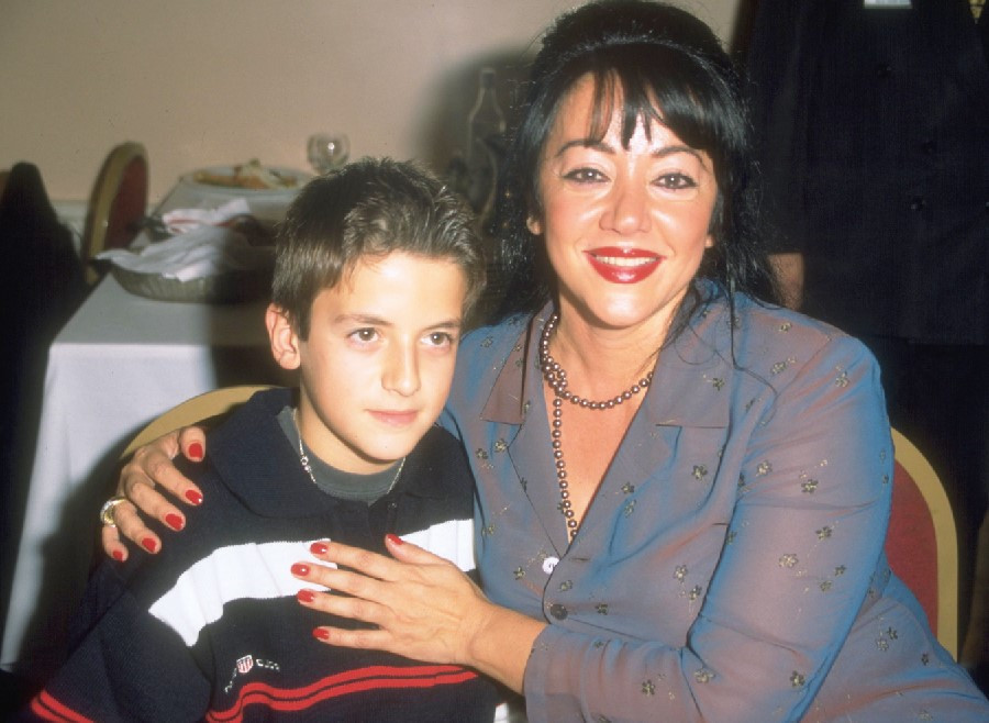 GURUR AYDOĞAN: Annesinin hediyesini boynunda taşıyor GURUR AYDOĞAN: Annesinin hediyesini boynunda taşıyor