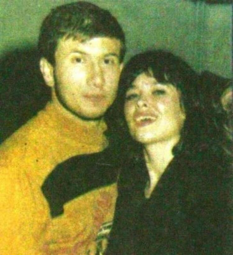 ARABA, BENZİN İSTASYONU VE  HÜLYA AVŞAR