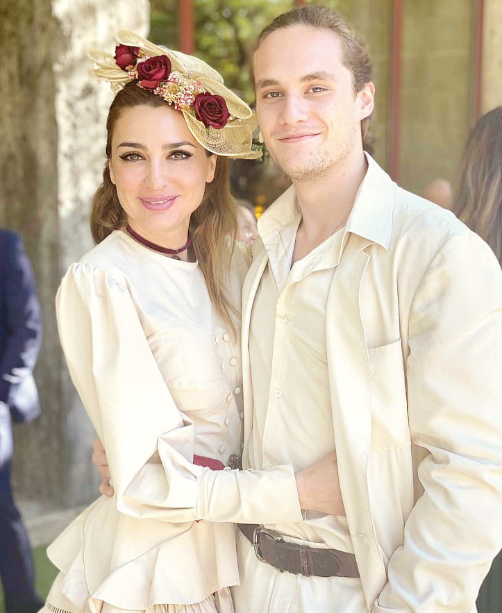 Anneden yorum: Çok güzelsiniz