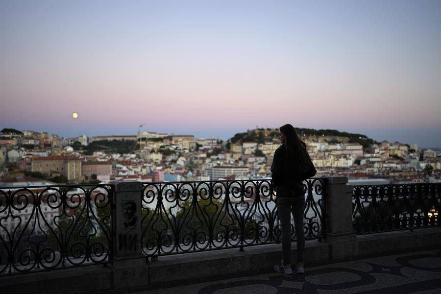 Son dakika: 580 yıl sonra bir ilk... En uzun Ay tutulmasından nefes kesen kareler