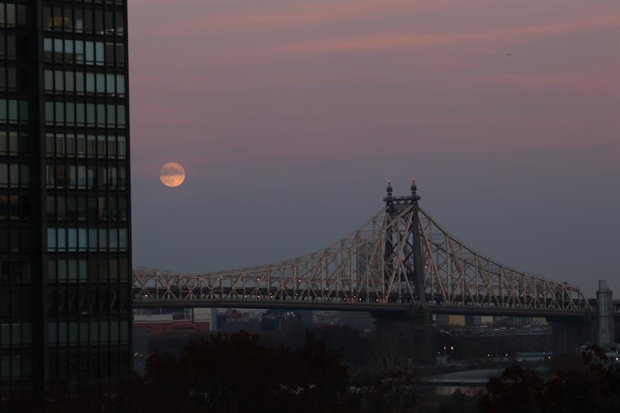 Son dakika: 580 yıl sonra bir ilk... En uzun Ay tutulmasından nefes kesen kareler