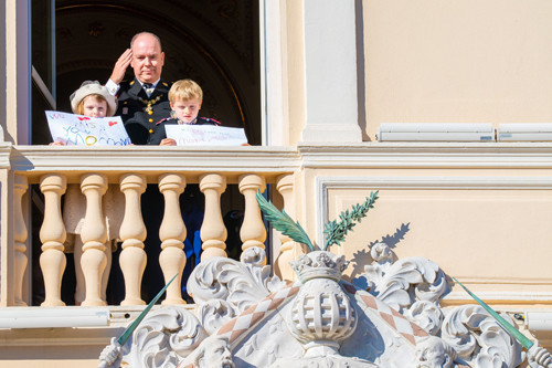 SENİ ÖZLÜYORUZ ANNE