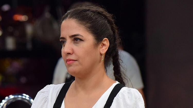 MASTERCHEFTEN ELENEN AZİZE KİMDİR