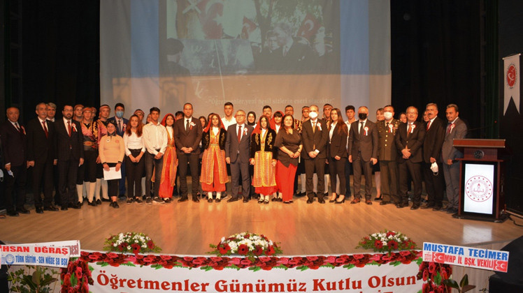 NİĞDEDE ÖĞRETMENLER GÜNÜ KUTLANDI NİĞDEDE ÖĞRETMENLER GÜNÜ KUTLANDI