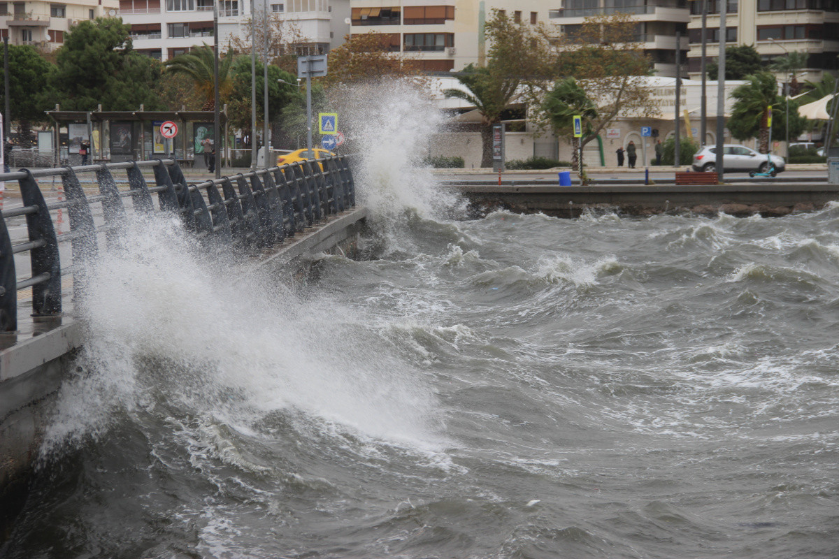 BALIKESİRDE SALI GÜNÜ OKULLAR TATİL