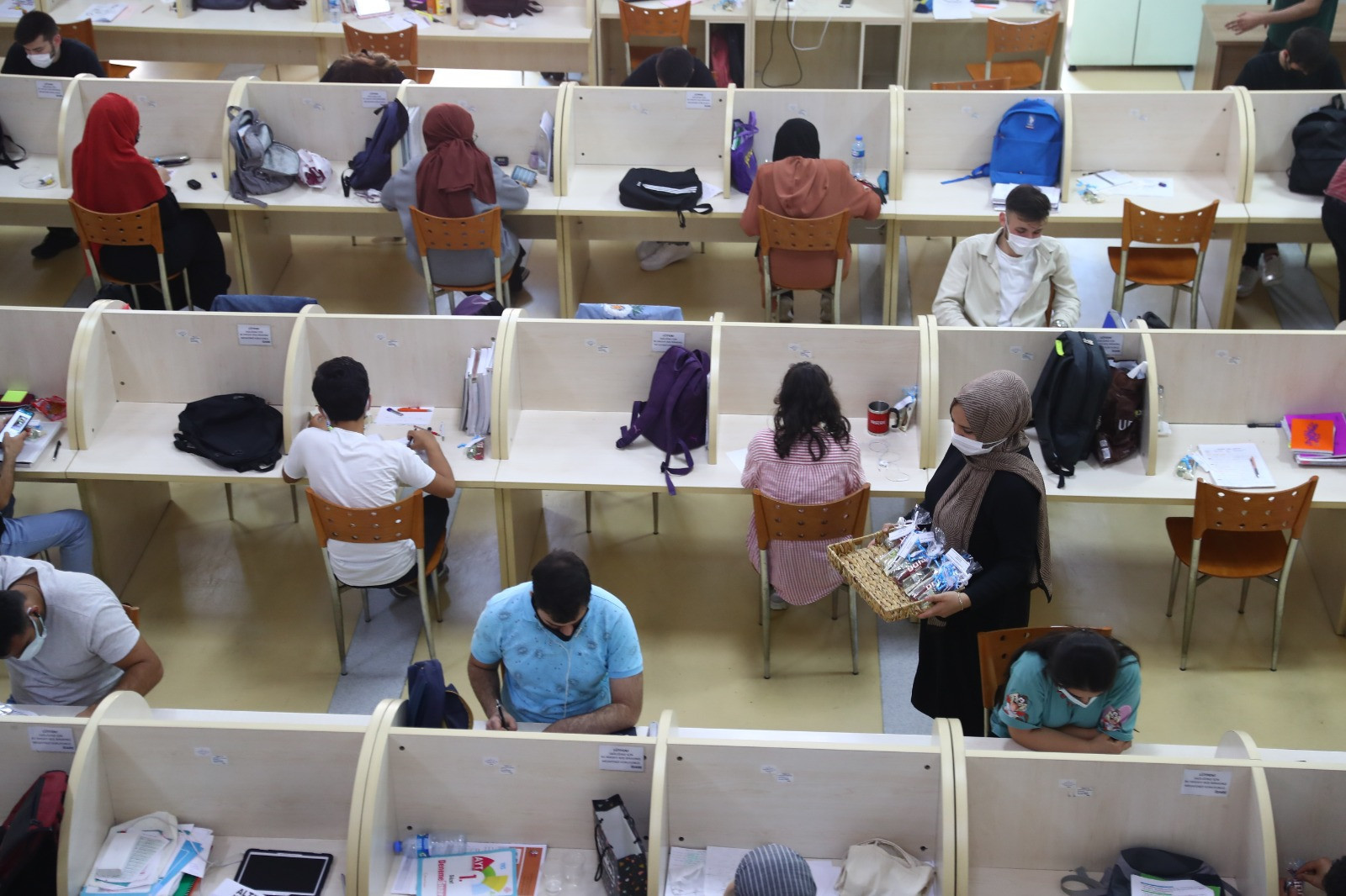 Üniversiteler tatil mi Bugün (30 Kasım) üniversitelerde sınavlar iptal mi İstanbuldaki birçok üniversiteden online eğitim kararı