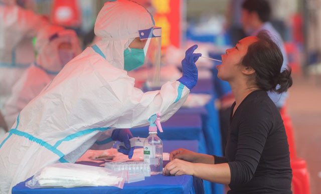 Omicronu tespit eden doktor risk grubunu açıkladı