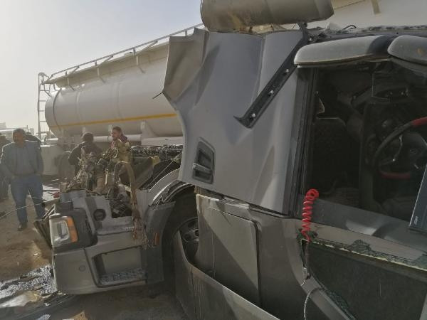 Kum fırtınası nedeniyle araçlar mahsur kaldı, yollar kapatıldı