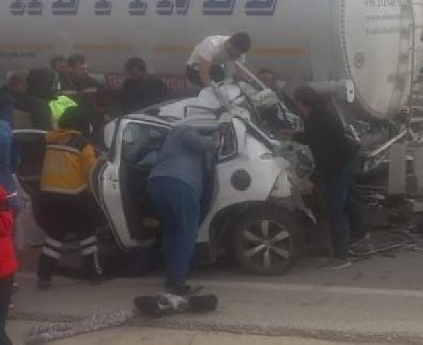 Kum fırtınası nedeniyle araçlar mahsur kaldı, yollar kapatıldı