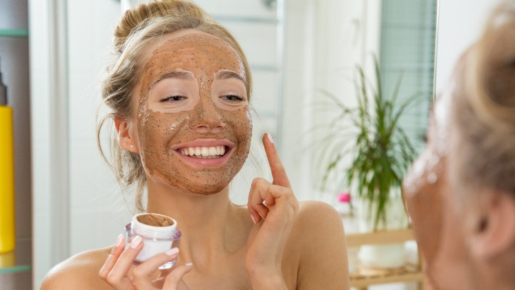 Karışıma bir eksfoliyatör ekleyin