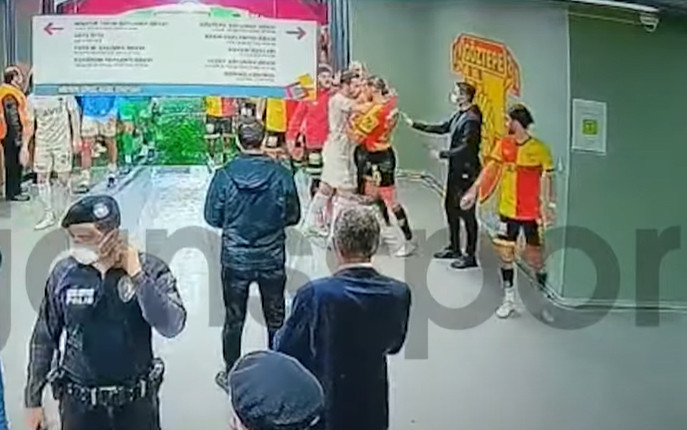 Son Dakika: Göztepe - Fenerbahçe maçında İrfan Can Kahveci ile Atakan Çankaya arasında yaşananlar Görüntüler ortaya çıktı