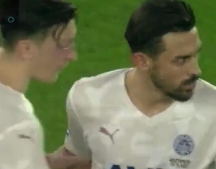 Son Dakika: Göztepe - Fenerbahçe maçında İrfan Can Kahveci ile Atakan Çankaya arasında yaşananlar Görüntüler ortaya çıktı