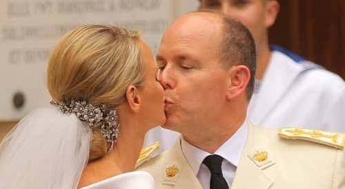 Prens Albert ve Prenses Charlenein düğünü: O öpücük çok konuşuldu
