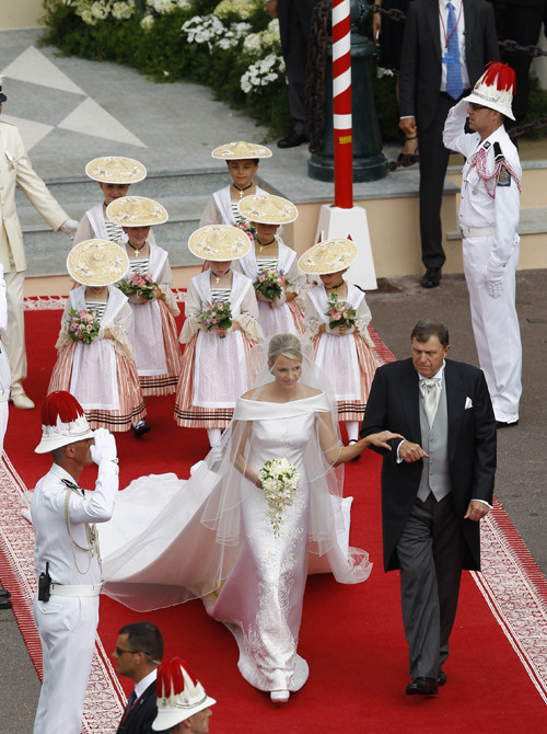 SÖYLENTİLER BİRBİRİNİ KOVALADI