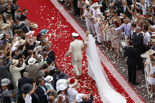 Prens Albert ve Prenses Charlenein düğünü: O öpücük çok konuşuldu