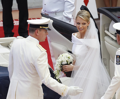 Prens Albert ve Prenses Charlenein düğünü: O öpücük çok konuşuldu